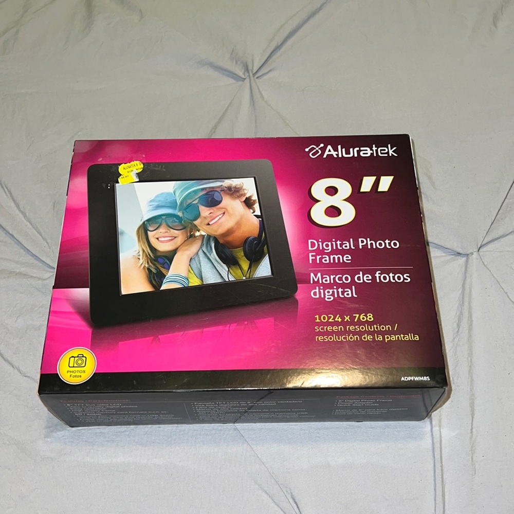Digital photo frame- 8”